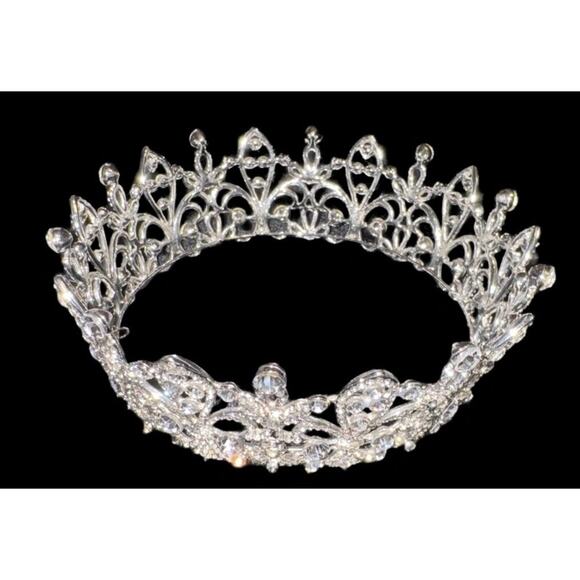 Elegant 20 Point Glass Crystals & Silver Crown 5.5” W x 2” H, Quality main image 6